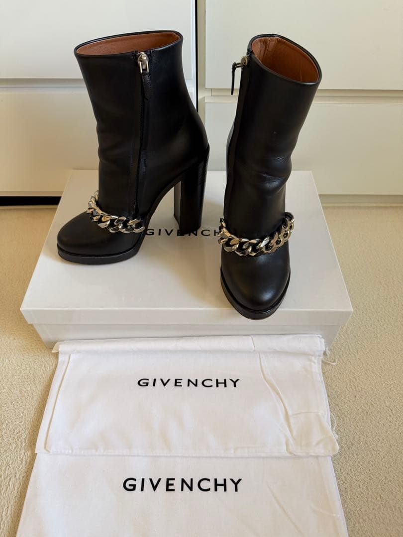 GIVENCHYジバンシィ チェーンブーツ カーフレザーショートブーツ ブラック
