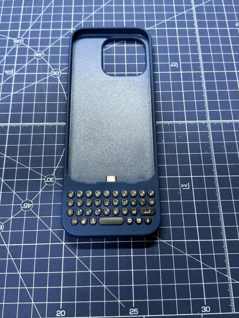 Clicks Keyboard iPhone15Proキーボードケース純正 美品