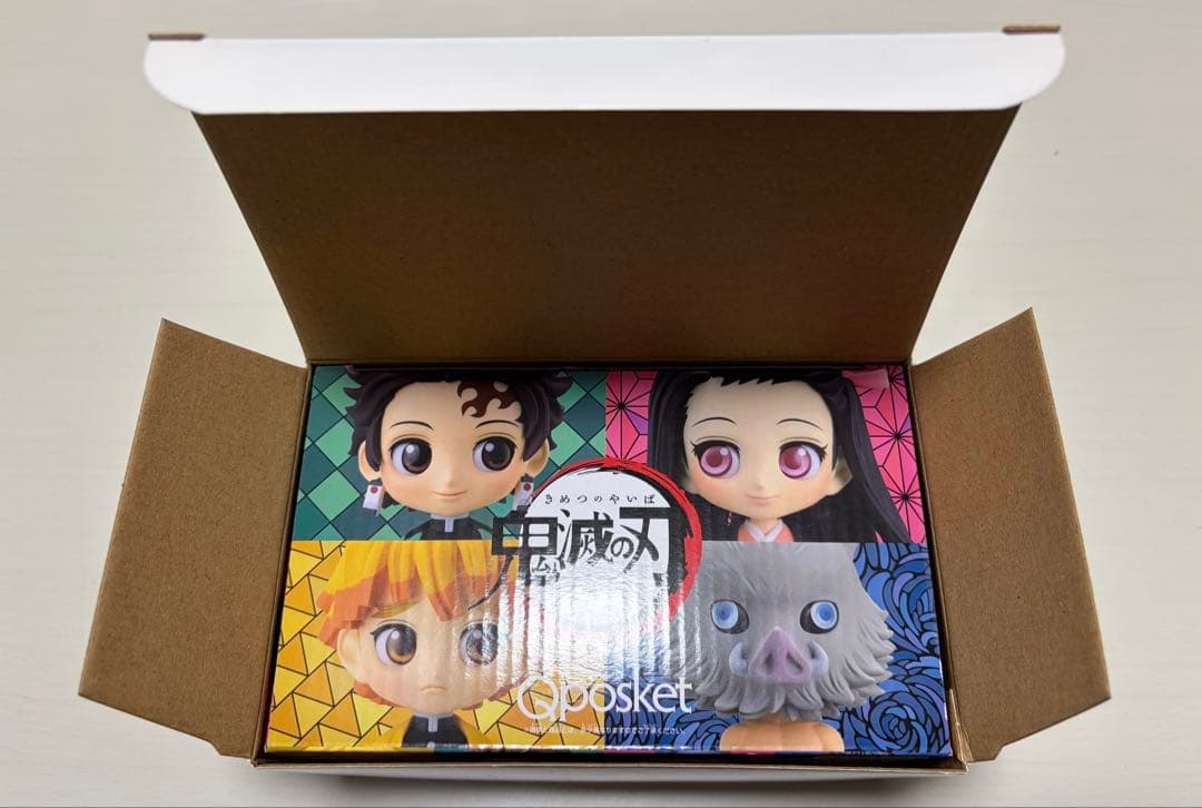 鬼滅の刃 全巻セット 1〜23巻 特典付き(缶バッジ、フィギュア、劇場版特典)