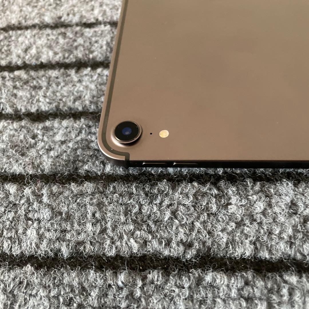65 iPad Pro 11インチ 1世代 64GB SIMフリー　グレイ