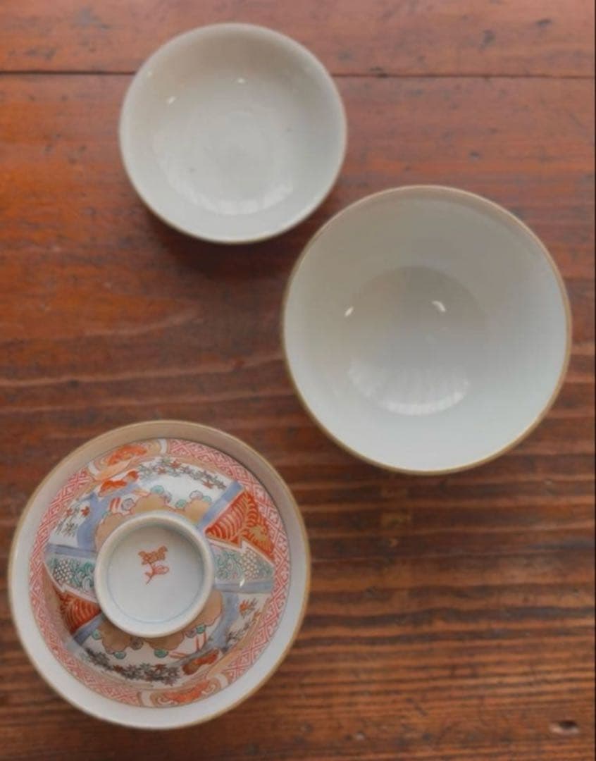 骨董皿　伊万里焼 金彩色絵上手　蓋付き茶碗2客 花鳥文 蓋碗　蓋物