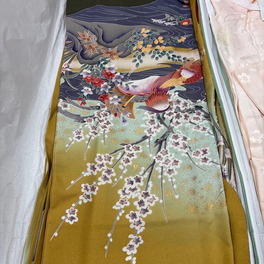 金色と緑色の振袖　着物