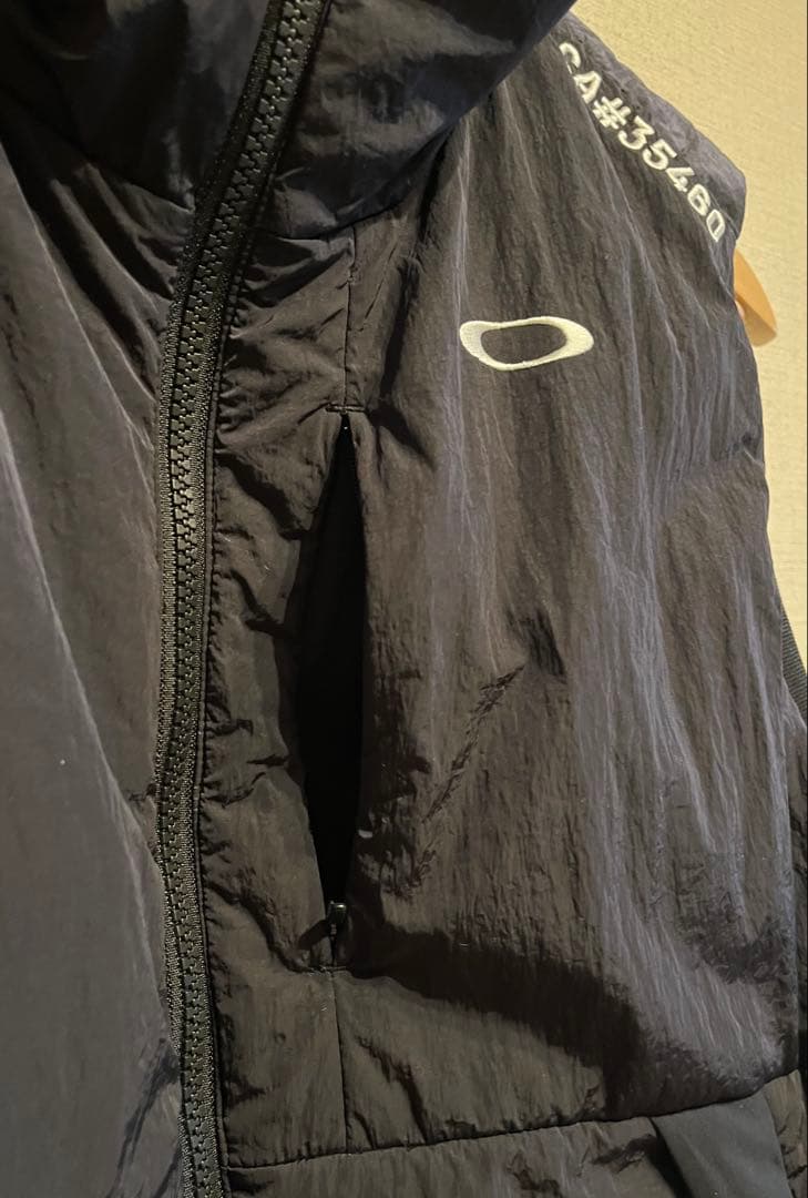 本日限定お値下げ　Oakley ベスト CA#35460 RN#96548