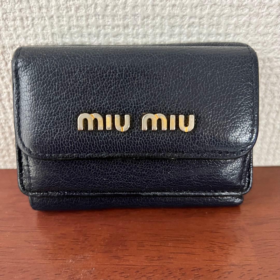 MIU MIU ミュウミュウ 三つ折り財布 nero ブラック 黒 箱付き