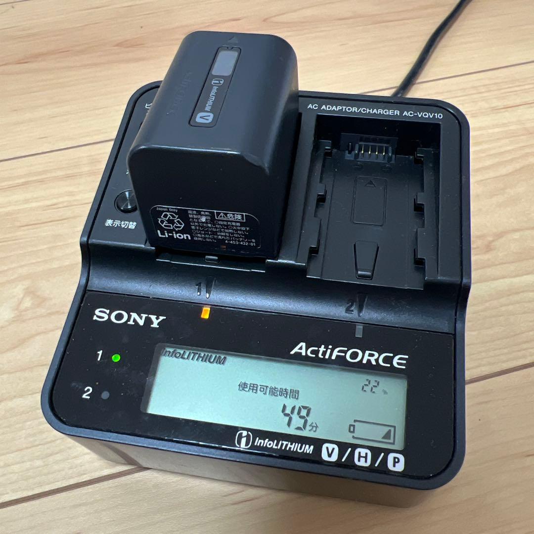 サ*ト様 SONY ビデオカメラ 4K 本体 ライト 充電器付き FDR-AX1