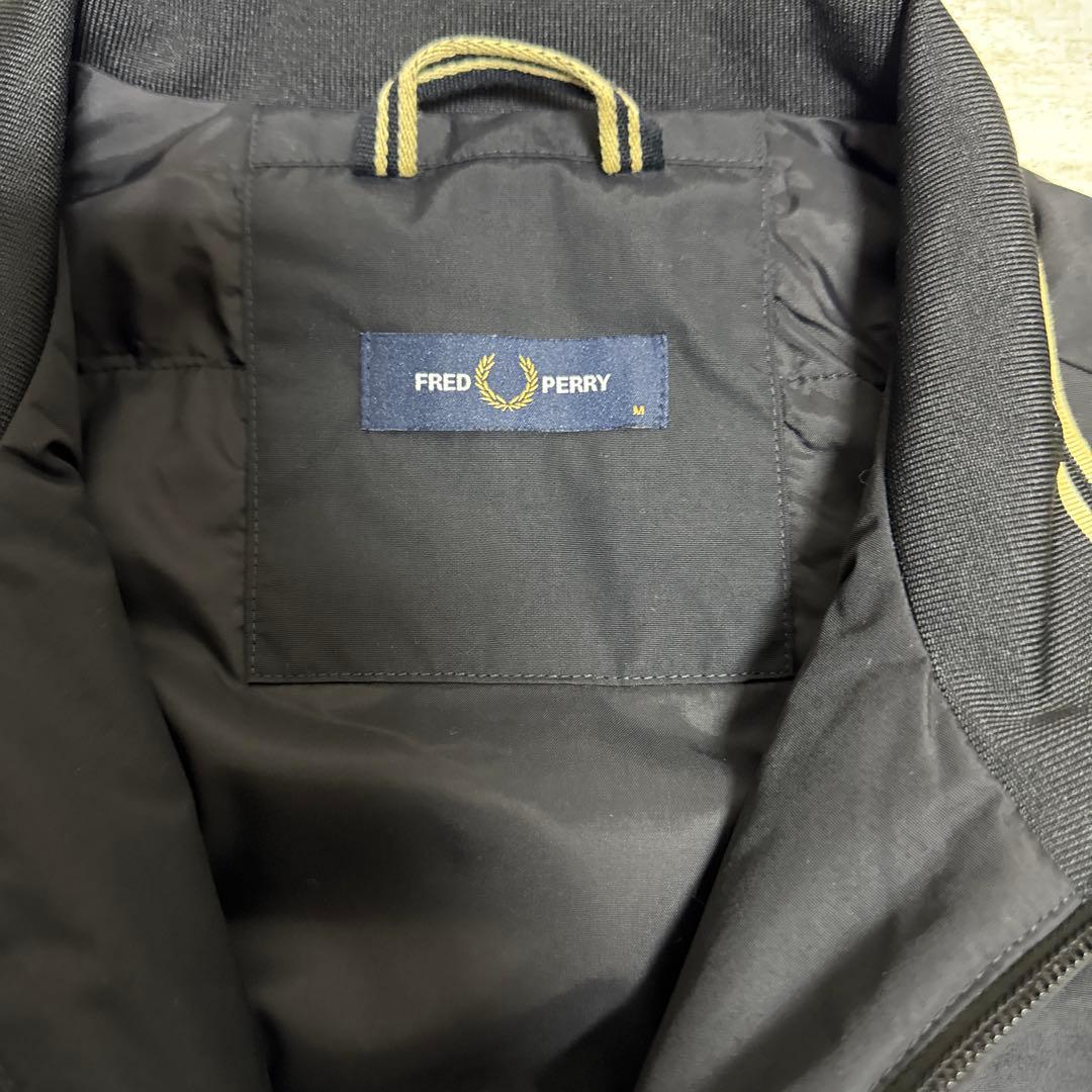 FRED PERRY ブラック ノースリーブジャケットMサイズ