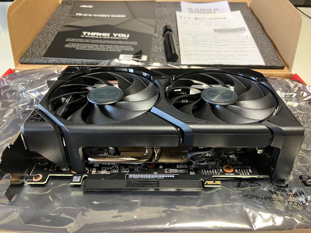 ASUS Radeon RX 9060 XT 16GB グラフィックボード