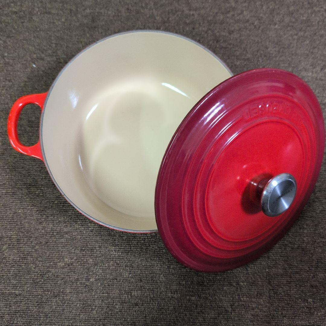 LE CREUSET ２２センチ鍋ココット 人気カラーチェリーレッド