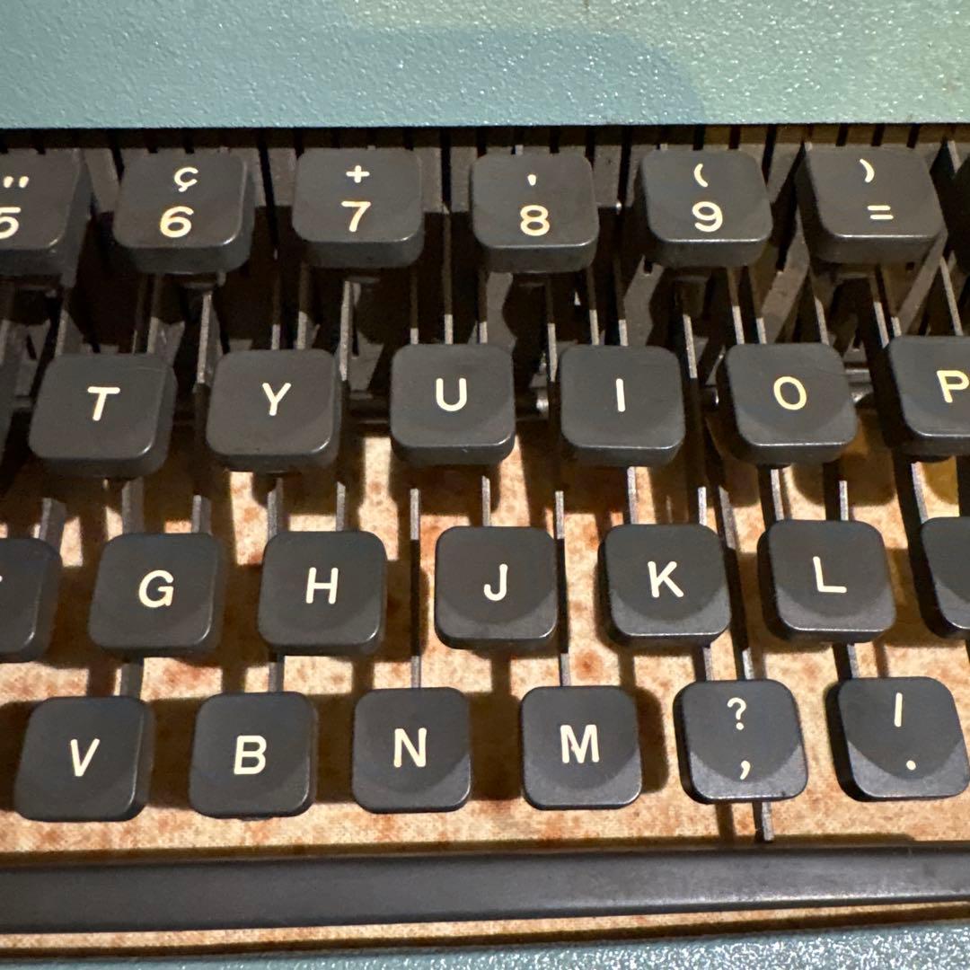Olivetti Lettera 32 タイプライター 青