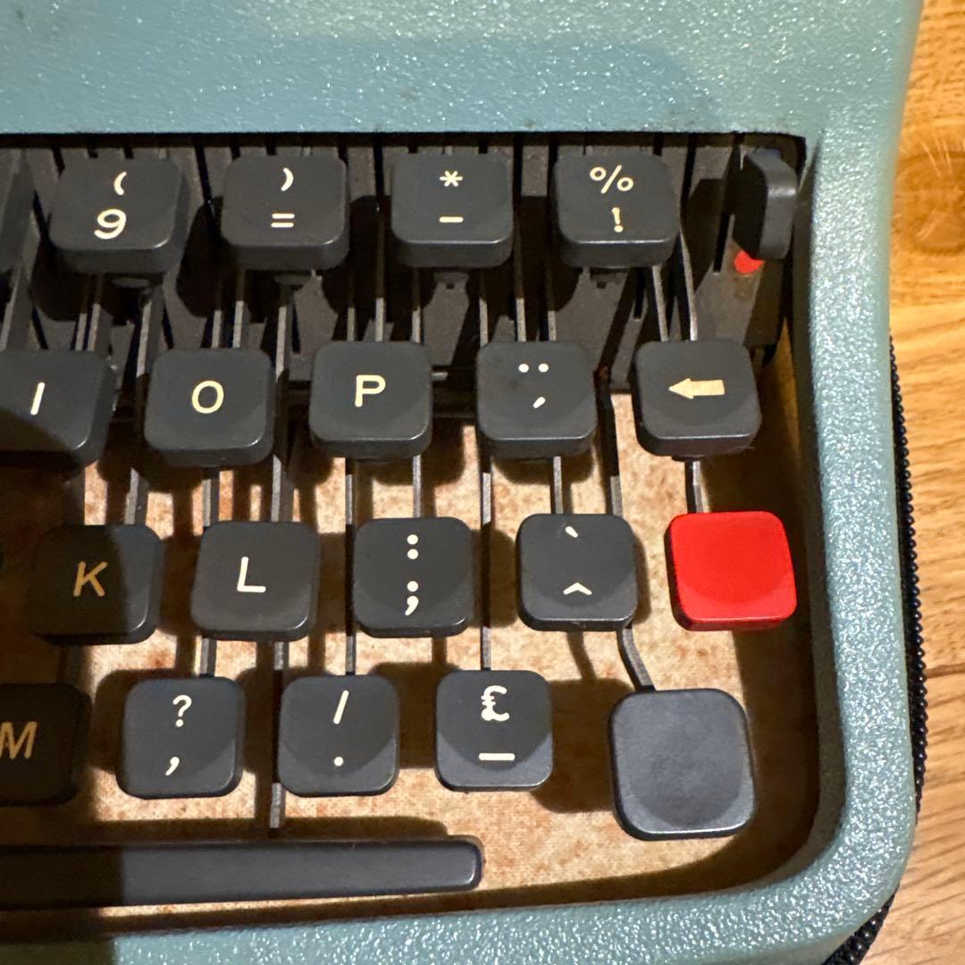 Olivetti Lettera 32 タイプライター 青