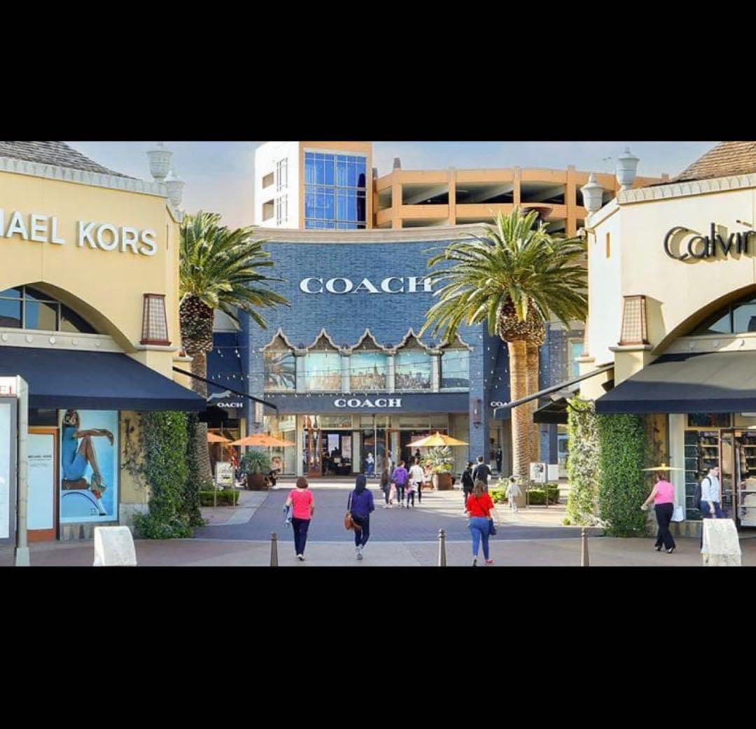 再入荷COACHコーチシグネチャーチェリープリントコンパクトウォレット