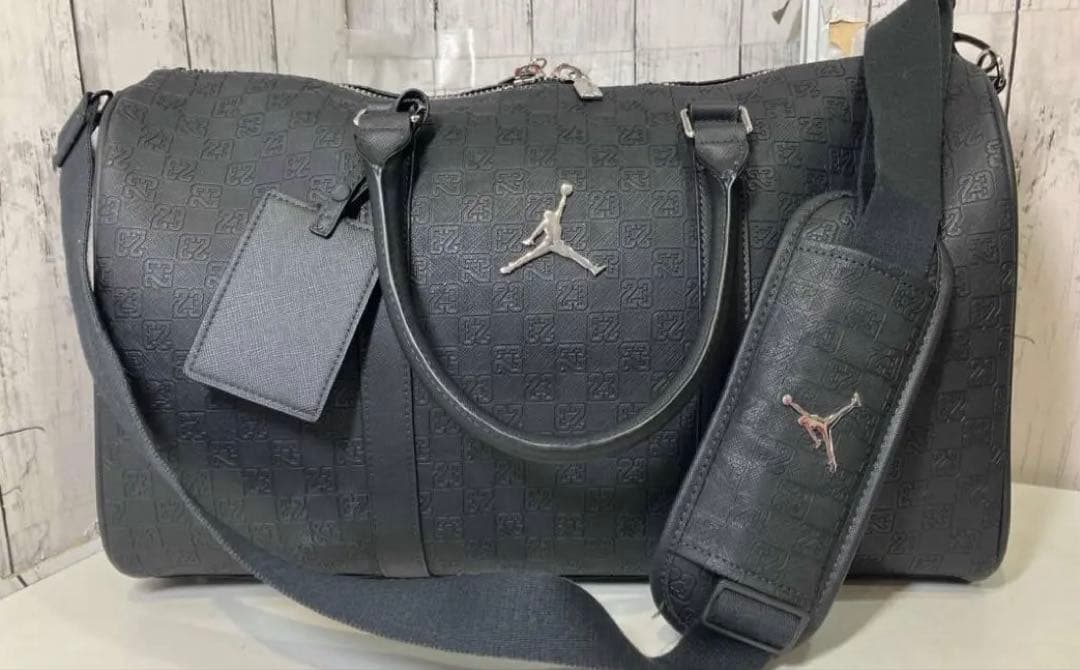 ナイキ　ジョーダン　モノグラム ダッフルバッグ (25L) ブラック