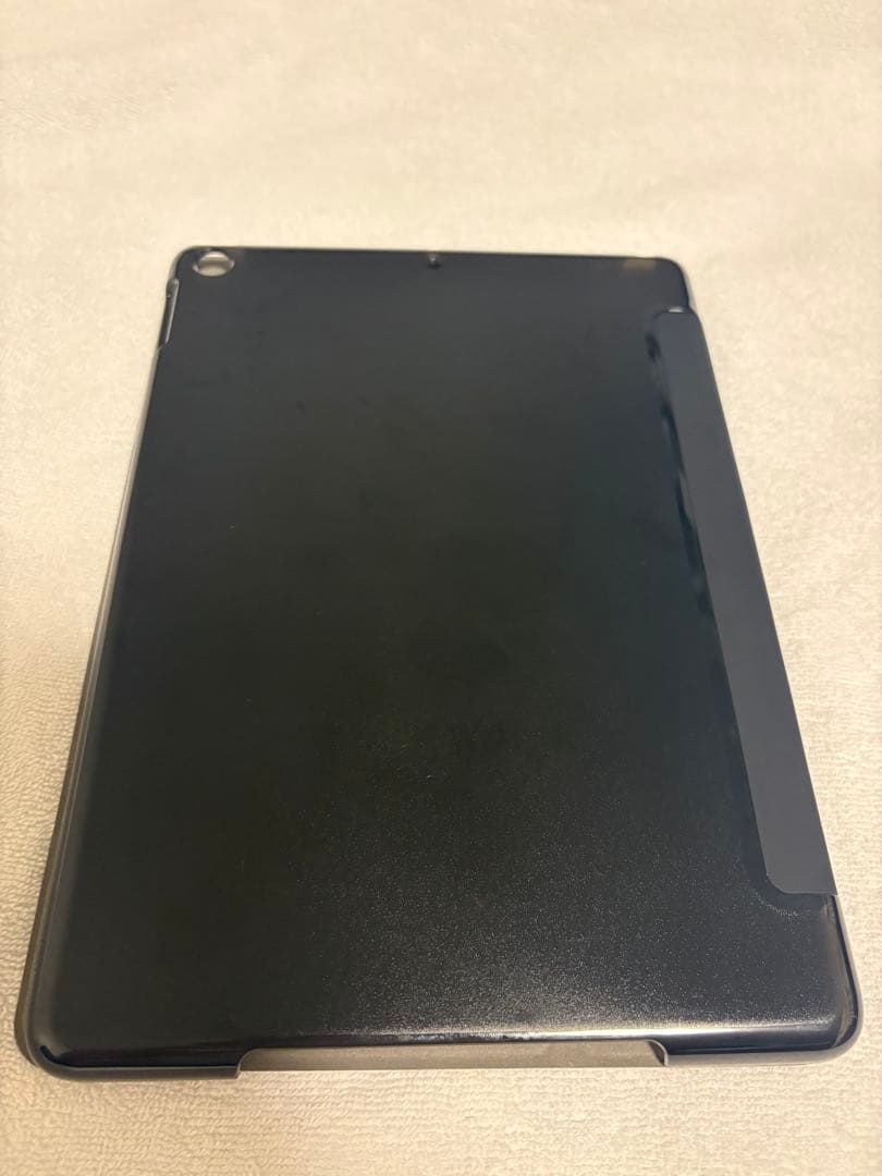 iPad 第6世代 32GB Wi-Fiモデル シルバー [動作良好] カバー付
