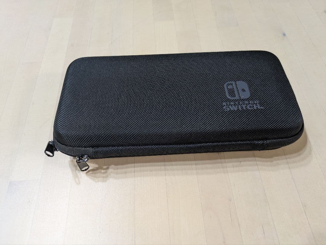 Nintendo Switch 本体 + ソフト４個、コントローラー４個