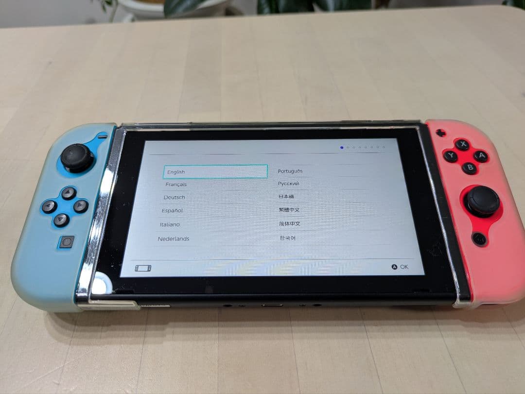 Nintendo Switch 本体 + ソフト４個、コントローラー４個
