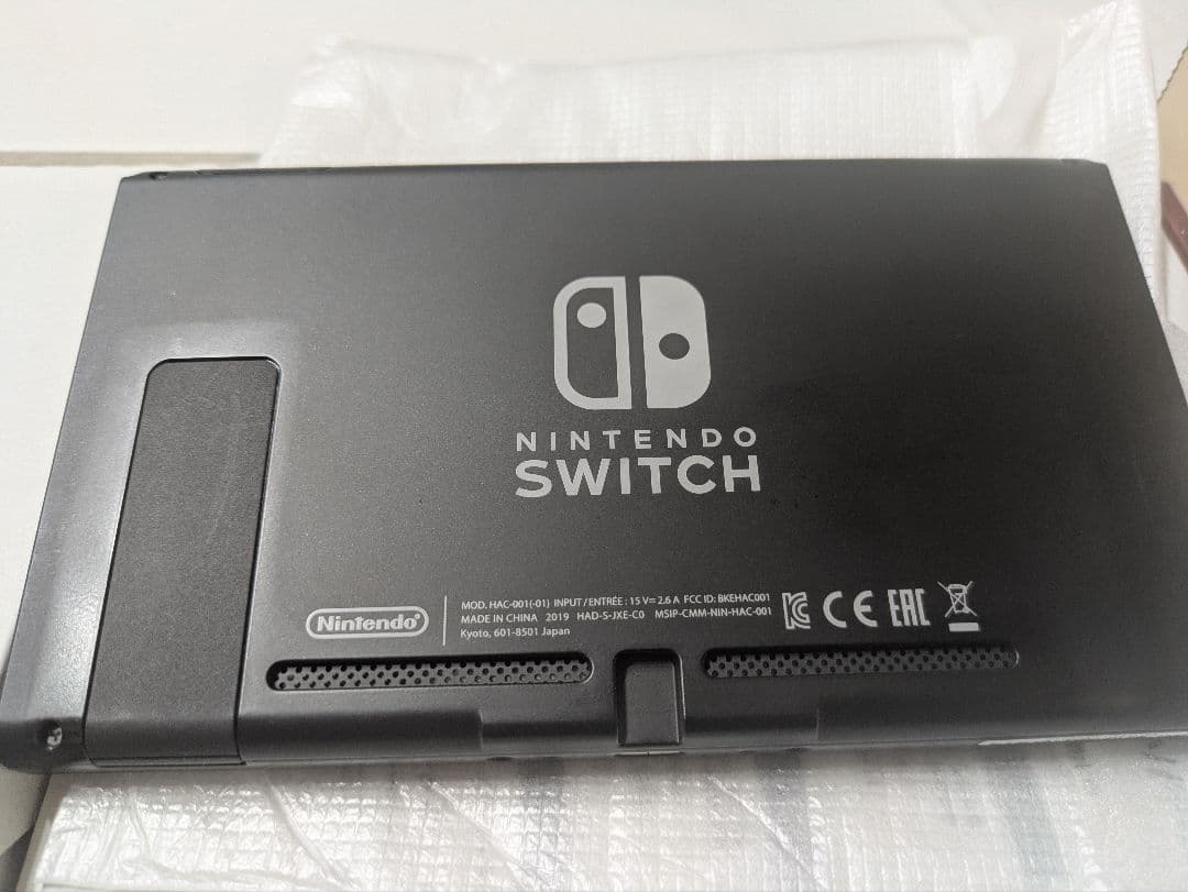 Nintendo Switch 本体 + ソフト４個、コントローラー４個