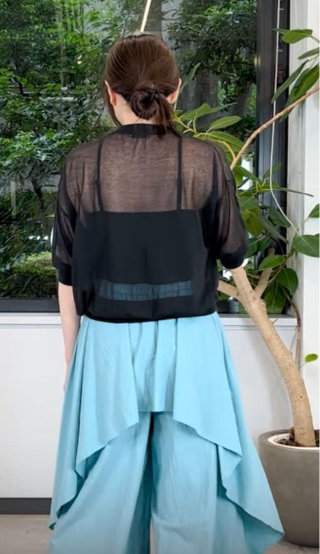 ★新品タグ付き未使用品★ルフィル le phil カップインキャミトップV 黒