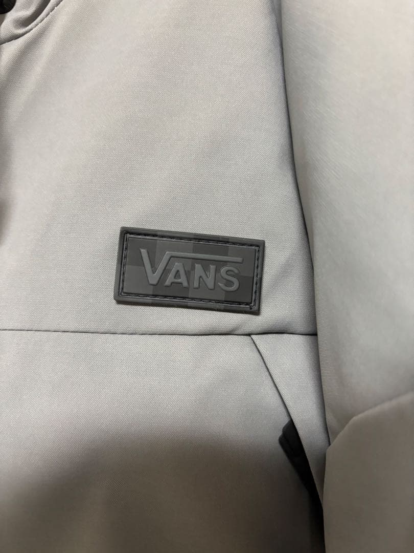 VANS スノーボードウェア　フード付き　ダウン入試着のみの未使用品　グレー