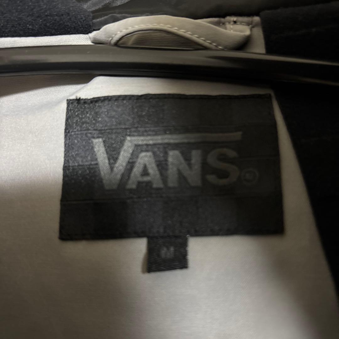 VANS スノーボードウェア　フード付き　ダウン入試着のみの未使用品　グレー