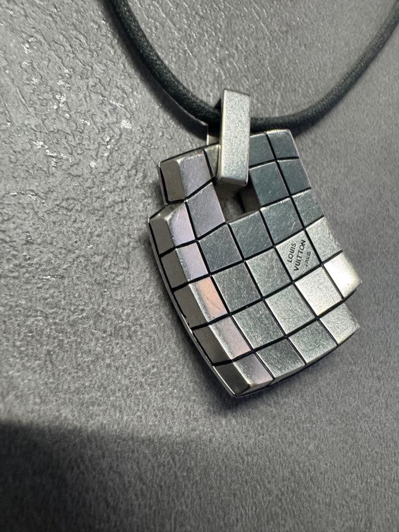ヴィンテージLouis Vuitton シルバー キューブペンダントネックレス