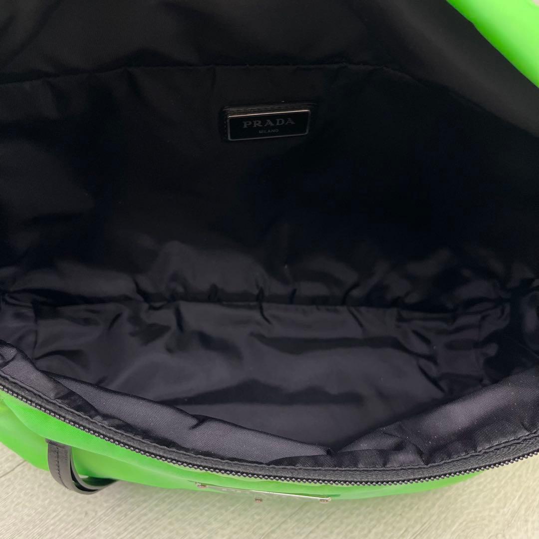 近年モデル PRADA プラダ ボディバッグ ショルダーバッグ グリーン