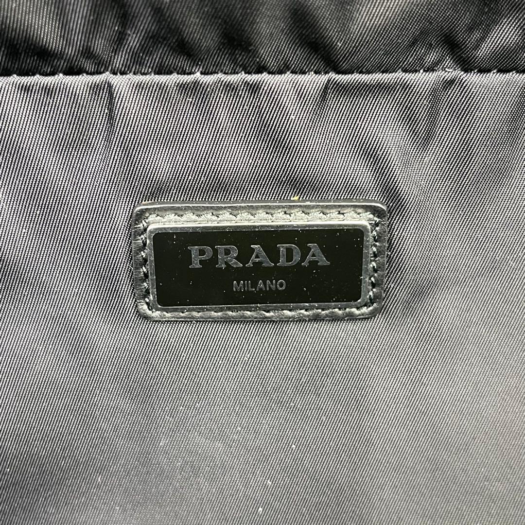 近年モデル PRADA プラダ ボディバッグ ショルダーバッグ グリーン