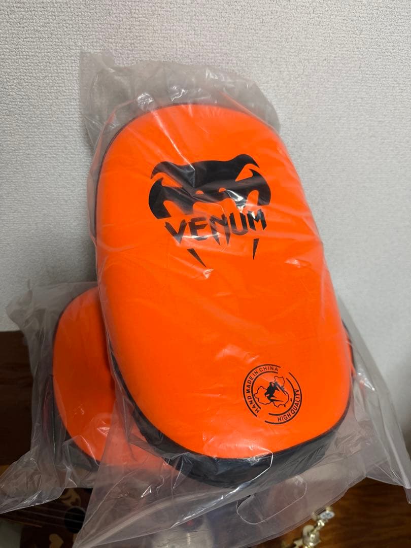 【次回入荷未定新品未開封】VENUMキックミット【ラスト1組】
