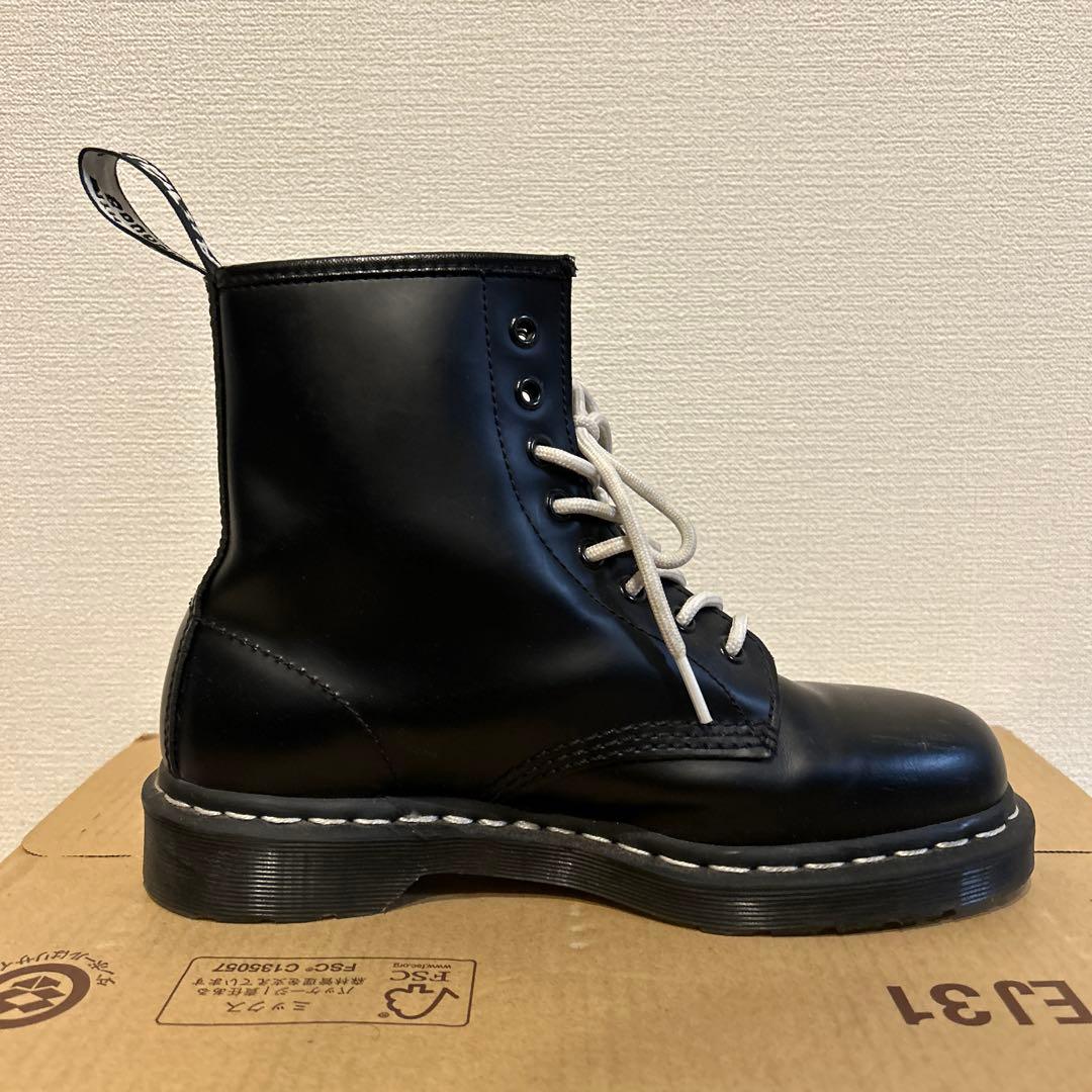 Dr.Martens ホワイトステッチ 8ホールブーツ