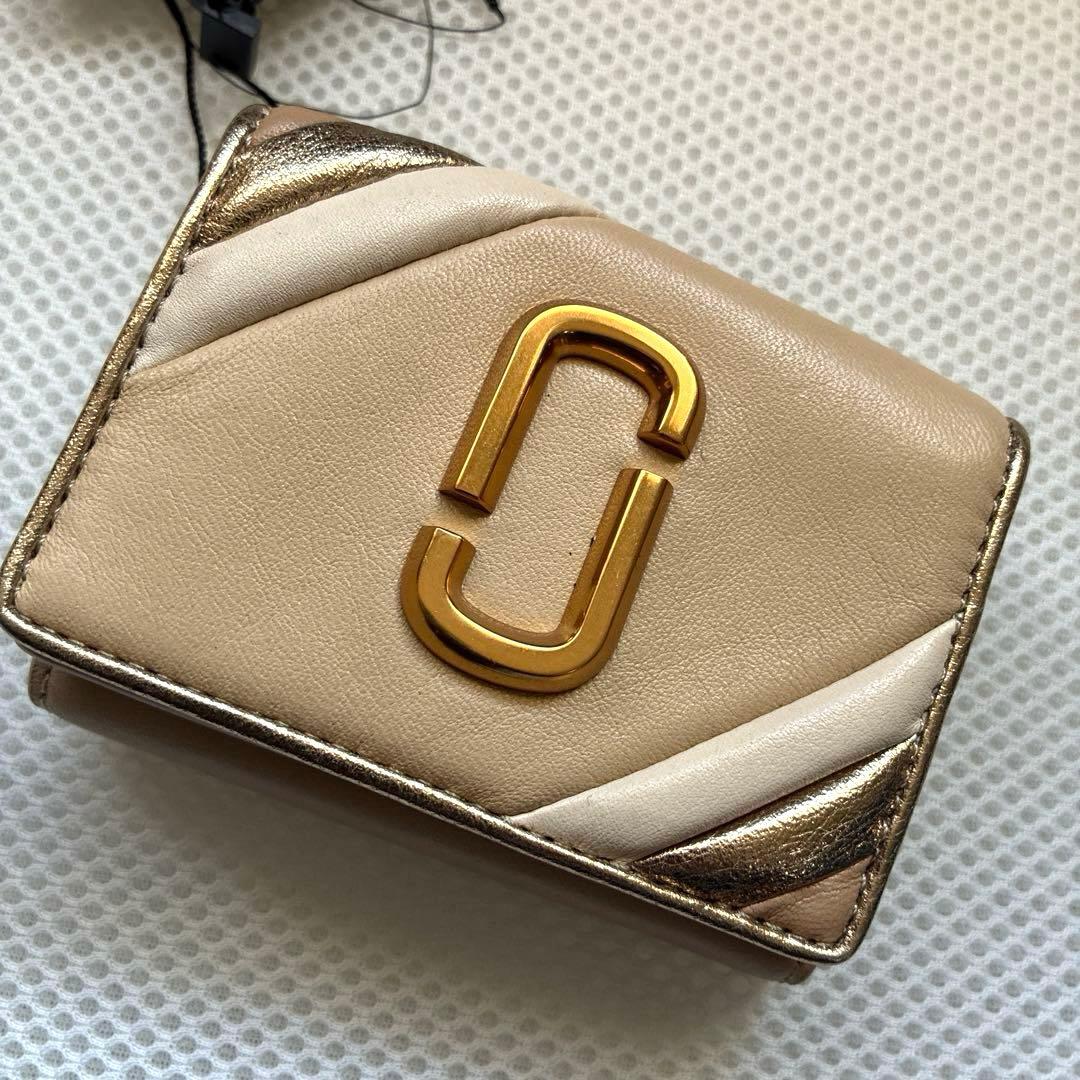 新品　マークジェイコブス　三つ折り財布　ミニ財布　ベージュ