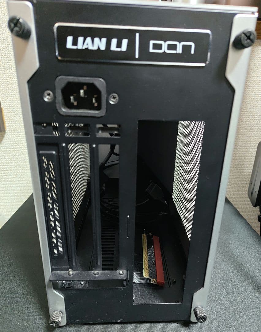 Lian Li A4-H2O Mini-ITX ケース アルミニウム製