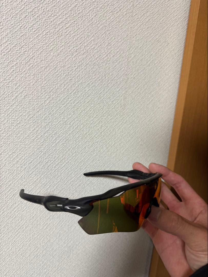 Oakley スポーツサングラス ブラックフレーム レッドレンズ
