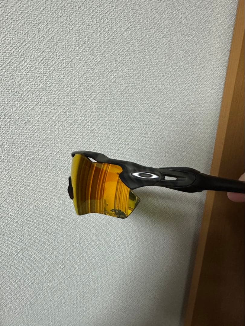 Oakley スポーツサングラス ブラックフレーム レッドレンズ