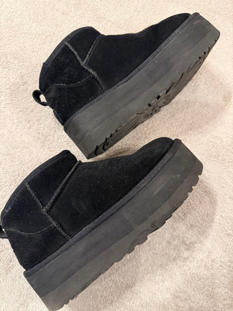 【中古】*⭐︎ UGG アグ ⭐︎* ブラック ムートンブーツ *⭐︎ 厚底 黒⭐︎*