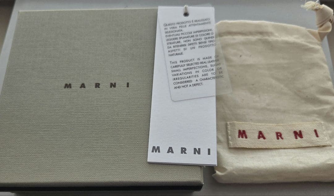Aki　　MARNI　二つ折り財布