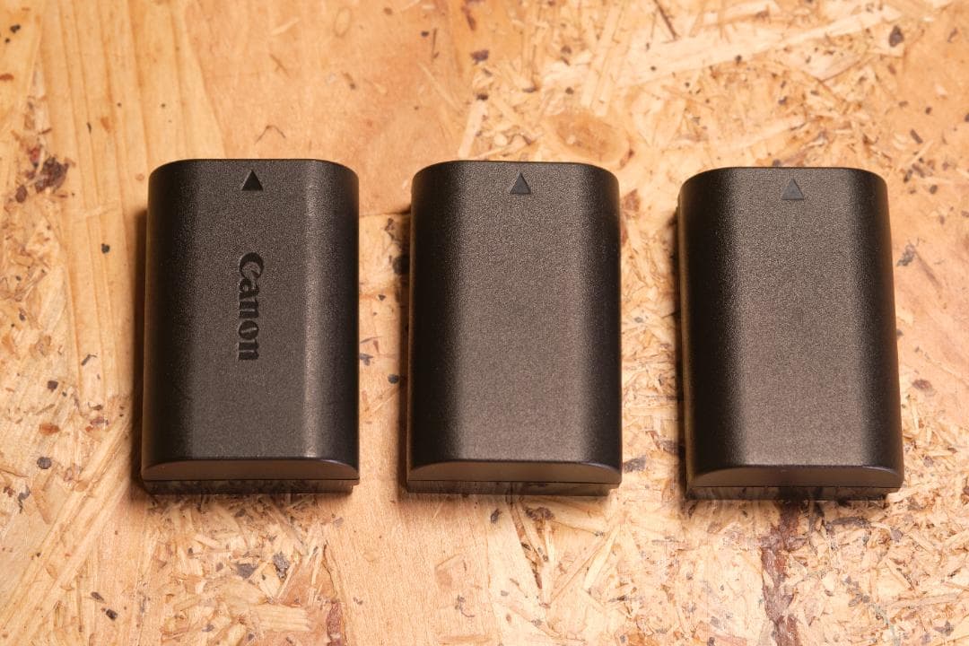 練習用に CANON EOS 7D初代 ボディ 縦グリ付。一応使えます。訳あり