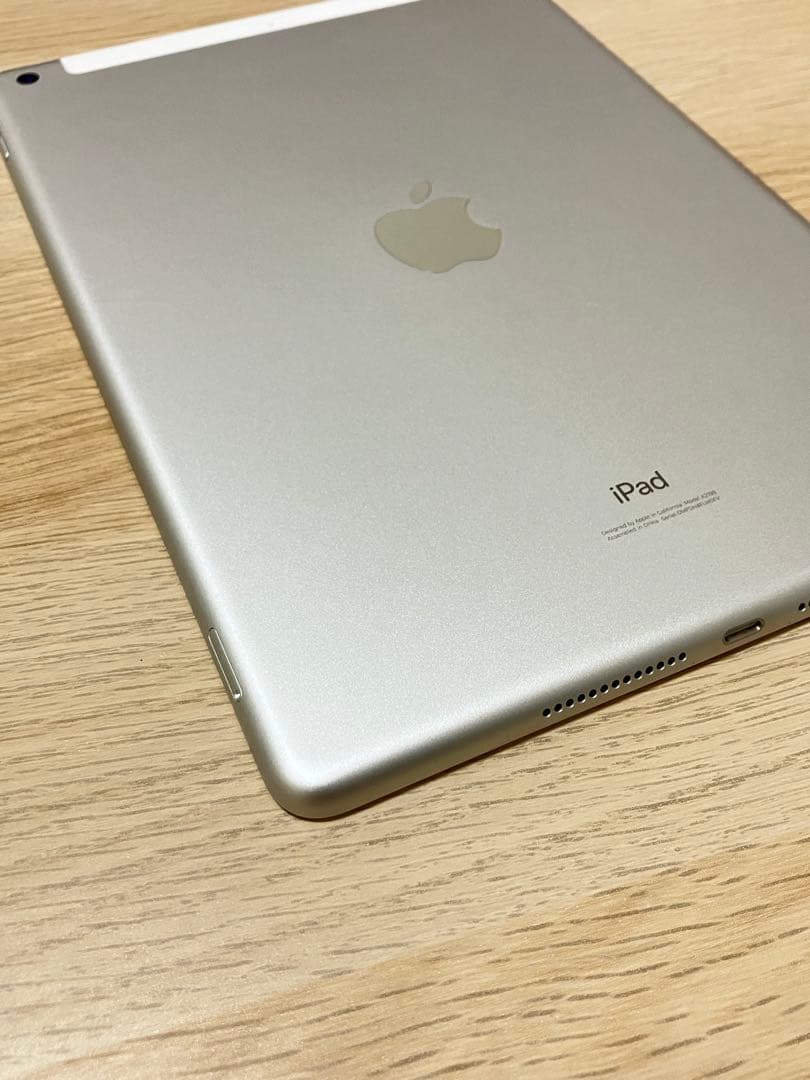 美品バッテリー 良好iPad 第7世代 32GB Wi-Fi セルラードコモ