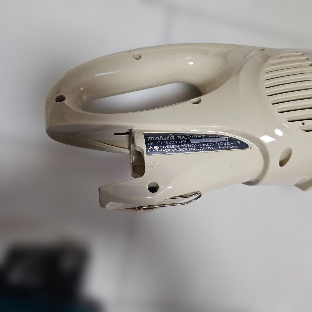 Makita スティッククリーナー CL102D