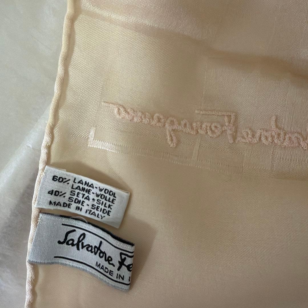 【値下未使用】Salvatore Ferragamo シルクストール アイボリー