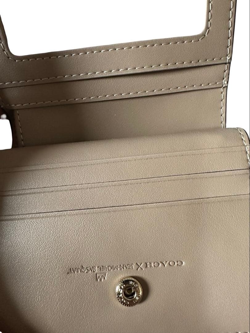 新品 COACH 二つ折り財布 ホワイト レザー アートデザイン 人気モデル
