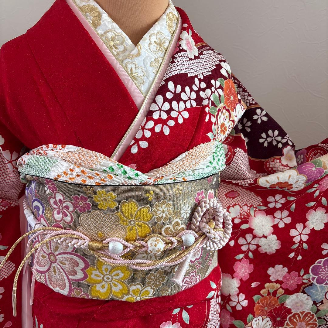 未使用に近い　正絹振袖フルセット　長襦袢付き　古典柄　豪華駒刺繍　成人式に