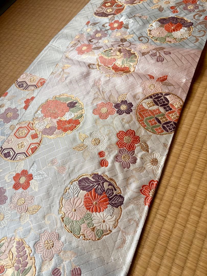 お手入れ済 豪華友禅染め 銀加工 刺繍 薄ピンク色 花柄 振袖 佐賀錦袋帯付
