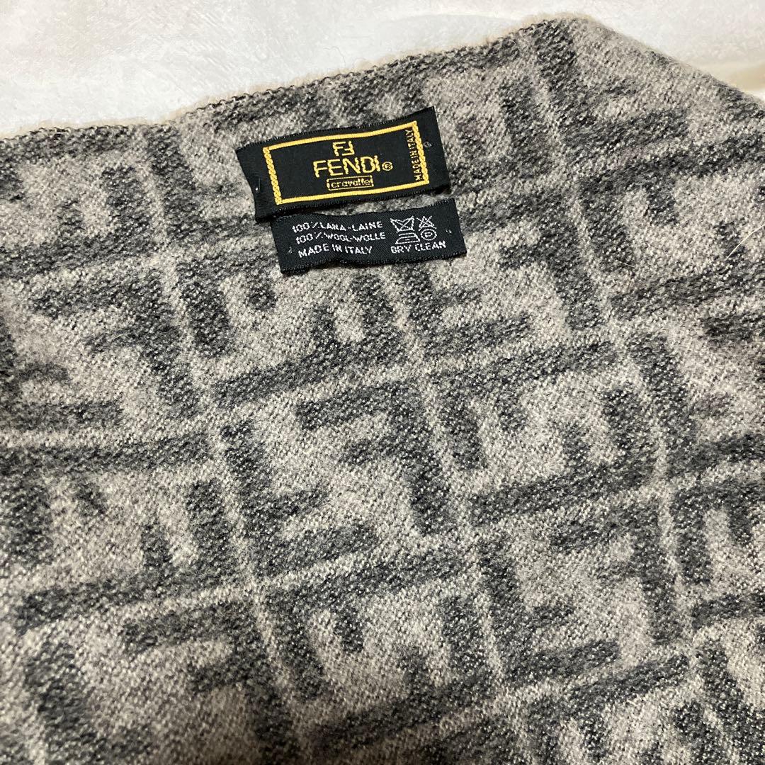 FENDI フェンディ　グレー　マフラー　ズッカ　メンズ　レディース