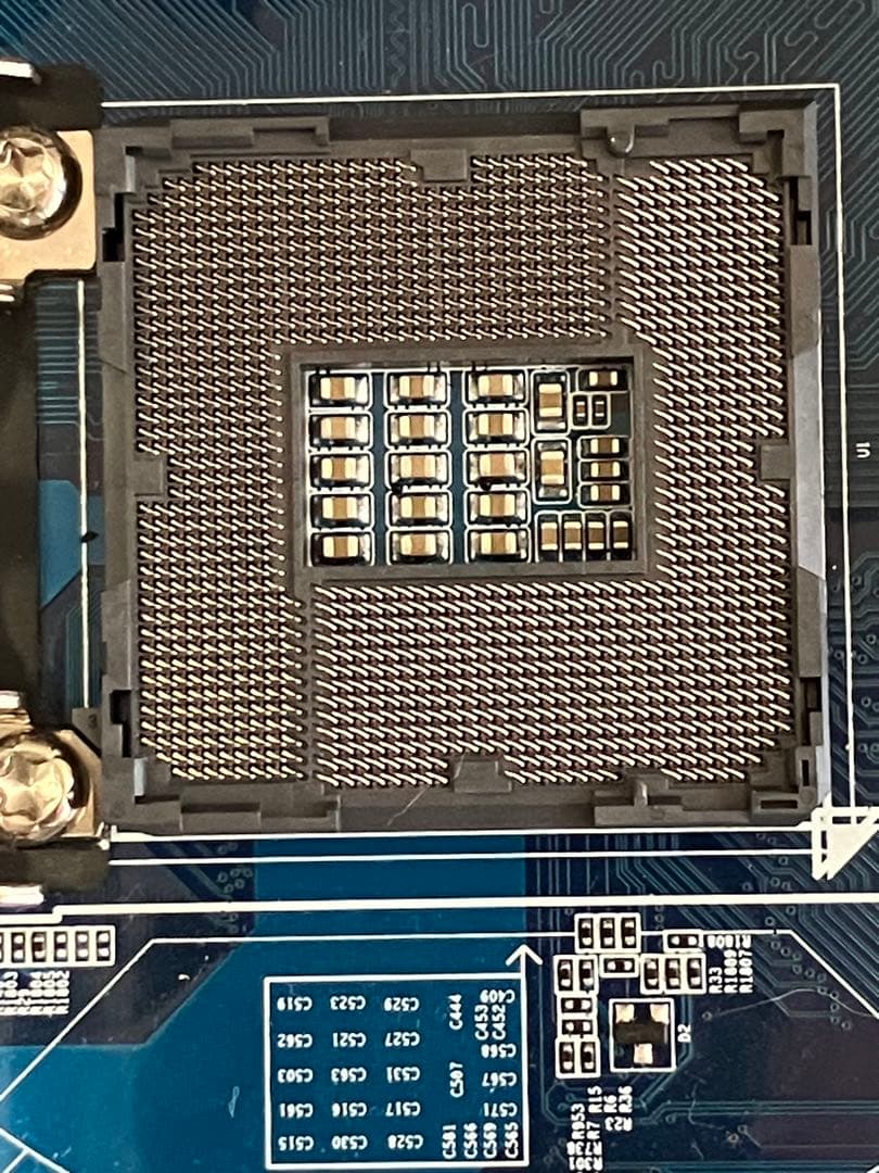 Shuttle SH570R8 ベアボーンキット