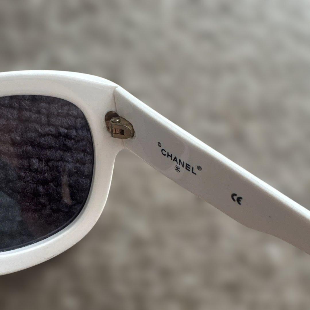CHANEL ホワイトフレーム サングラス