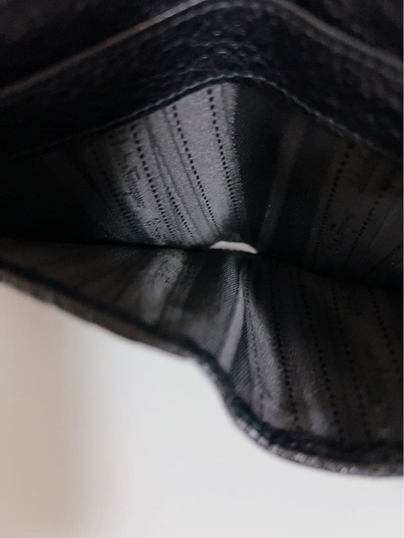 フェラガモ Ferragamo 折り財布　黒　ブラック