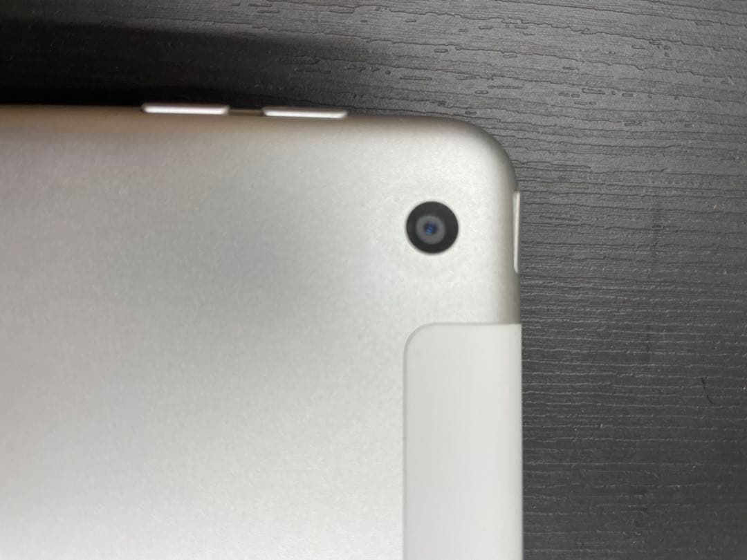 Apple iPad 第8世代 シルバー　32GB MYMJ2J/A