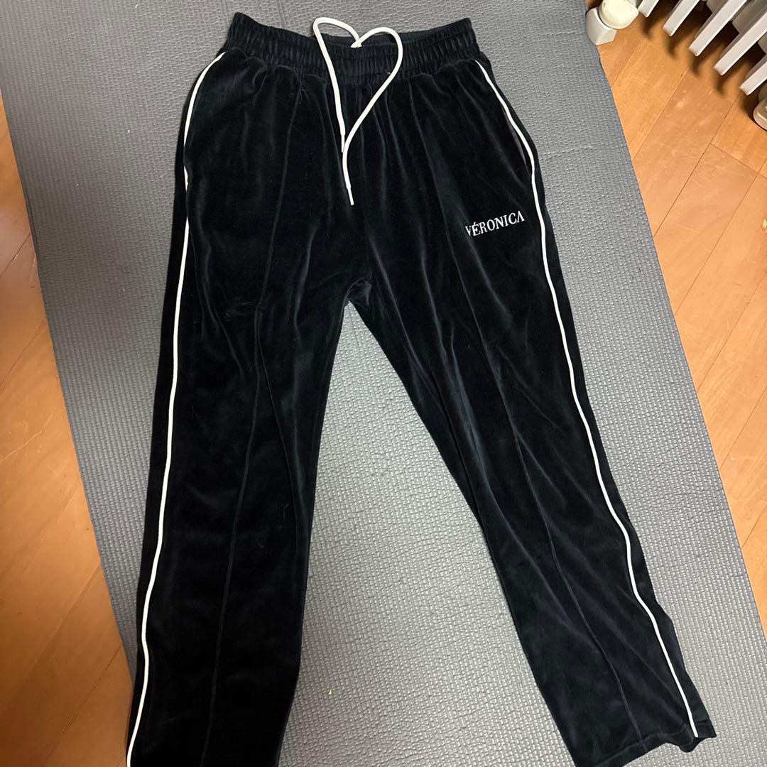 jahxncho jayslimeson着用 VERONICA ベロアパンツ