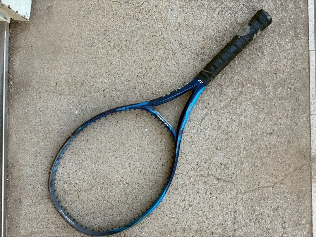 YONEX EZONE 100テニスラケット