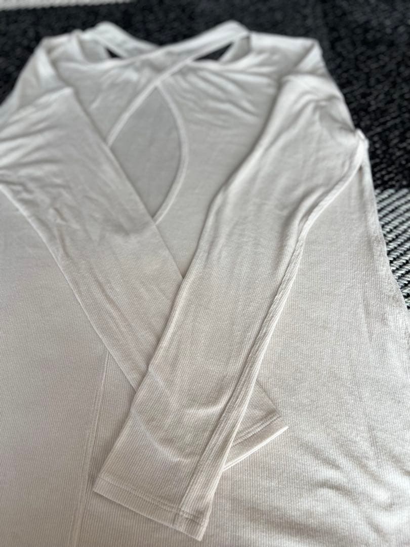 Lululemon ヨガ／ピラティス トップス 2点セット（Size 4）