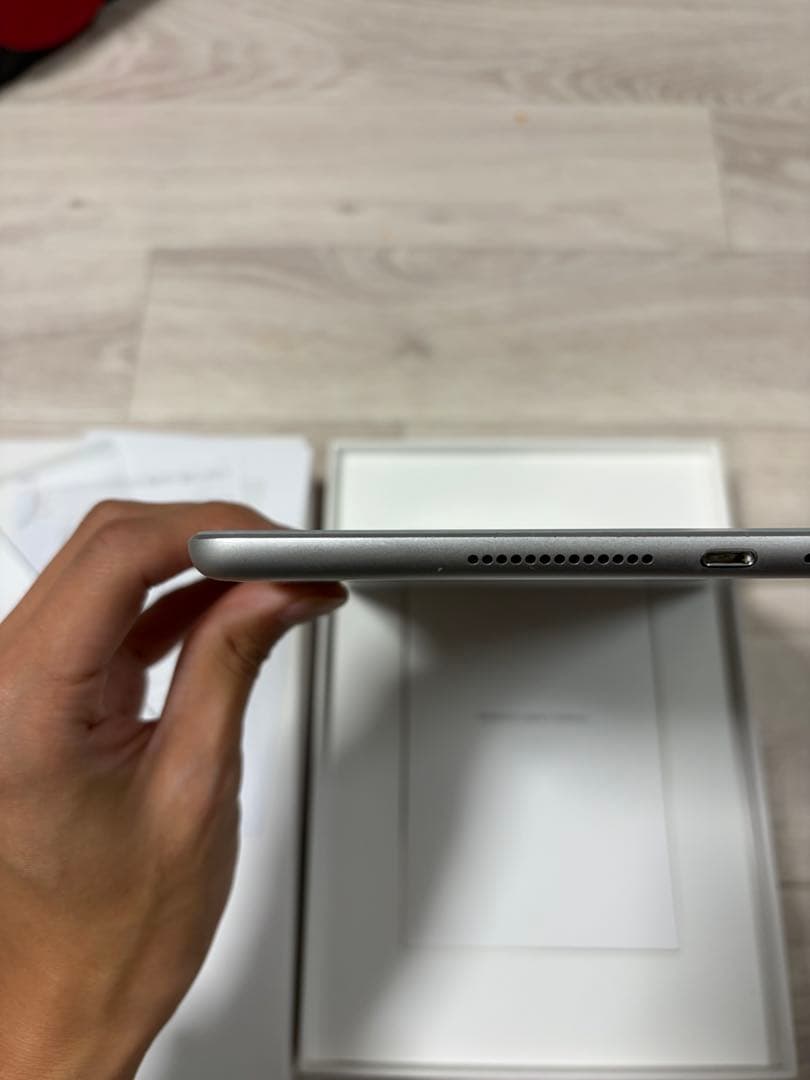 iPad 8 32GB シルバー WiFiモデル A2270 MYLA2J/A